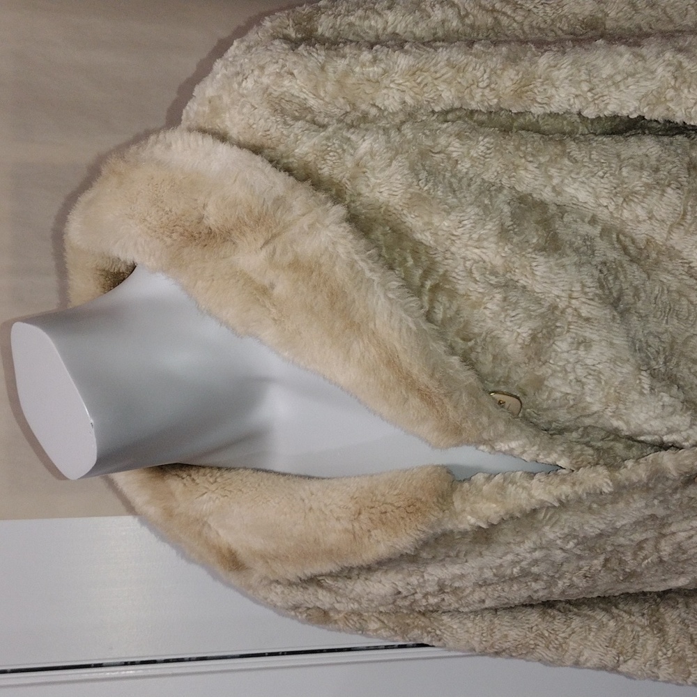 Russell Taylor cream and tan colored faux lamb fur coat. Medium